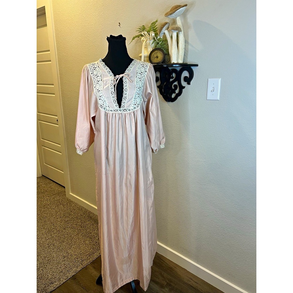 Lady Lynne 1970s Vintage Pink Cream Lace Trim Long Nightgown sz S Edwardian